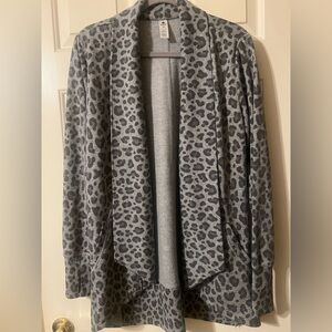 90 Degree by Reflex Gray Leopard Print Shawl Collar Cardigan Sweater Size Medium